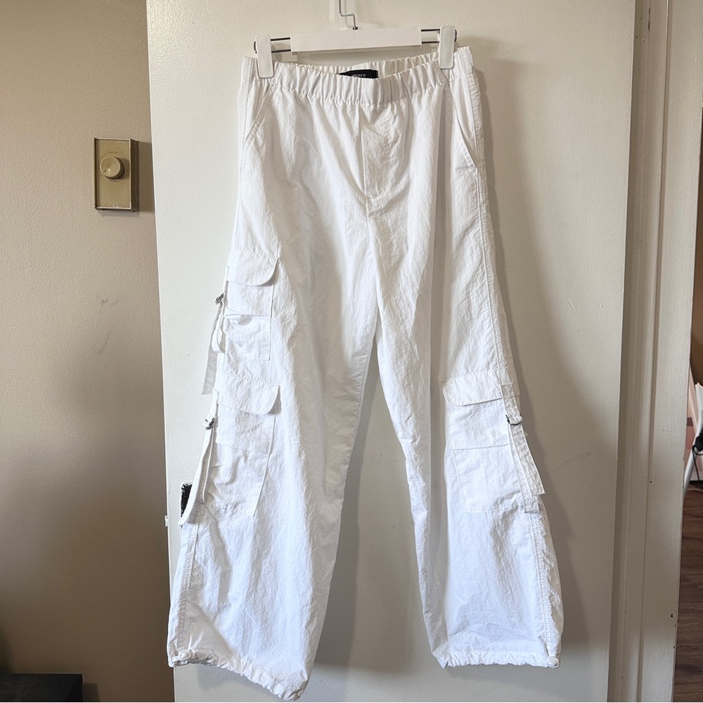 Forever 21 White Cargo pockets Pants